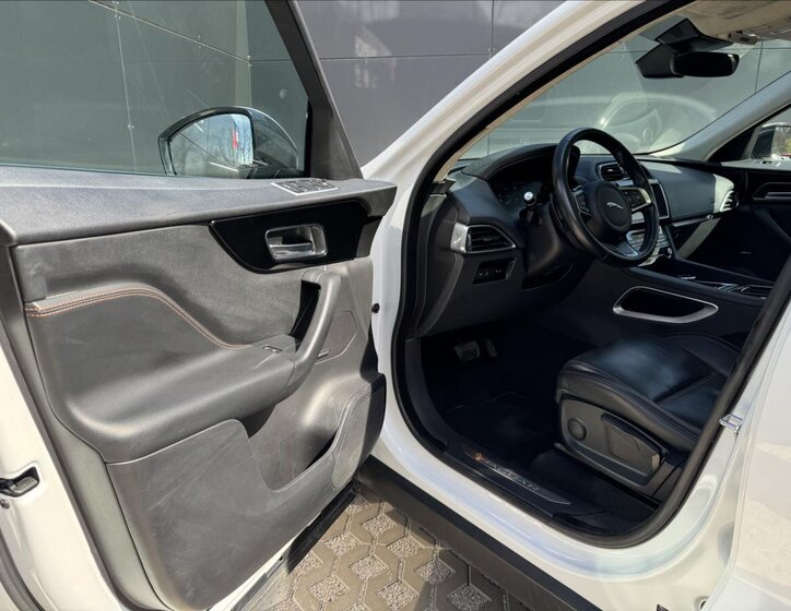 Jaguar F-Pace SUV / Terénní 2,0 l 184 kw