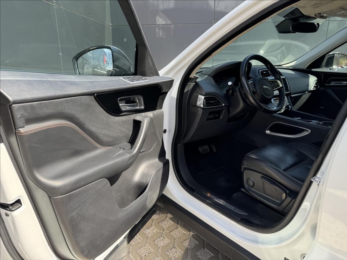 Jaguar F-Pace SUV / Terénní 2,0 l 184 kw