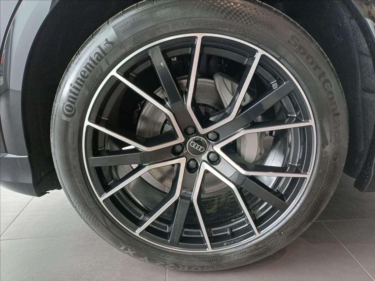 Audi Q8 SUV / Terénní 3,0 l 210 kw