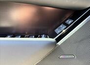 Land Rover Range Rover Velar 13