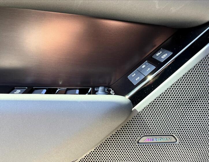 Land Rover Range Rover Velar 13