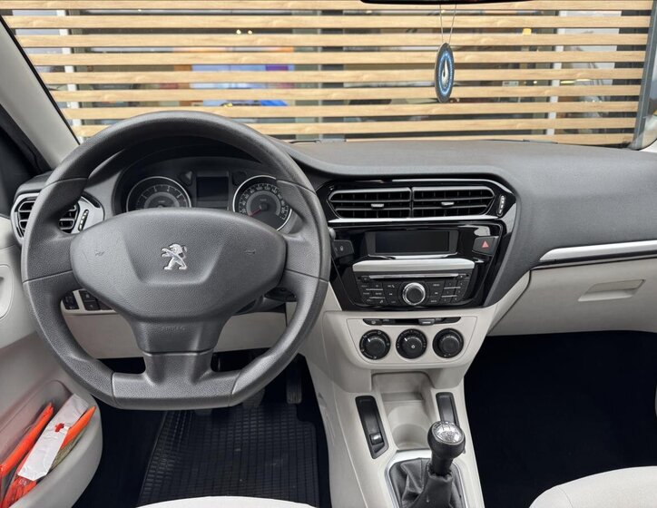 Peugeot 301 Sedan / Limuzína 1,6 l 85 kw