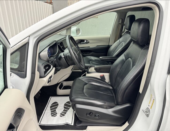 Chrysler Pacifica 25