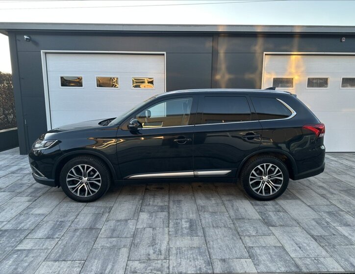 Mitsubishi Outlander SUV / Terénní 2,3 l 110 kw