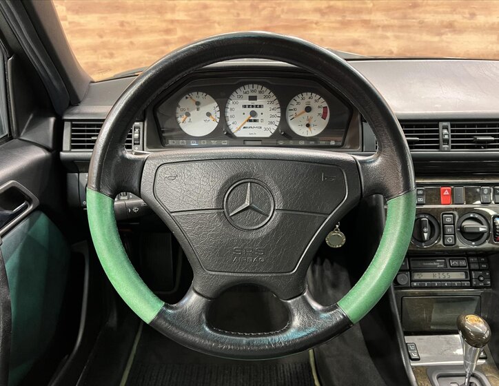 Mercedes-Benz Třídy E Sedan / Limuzína 5,0 l 235 kw