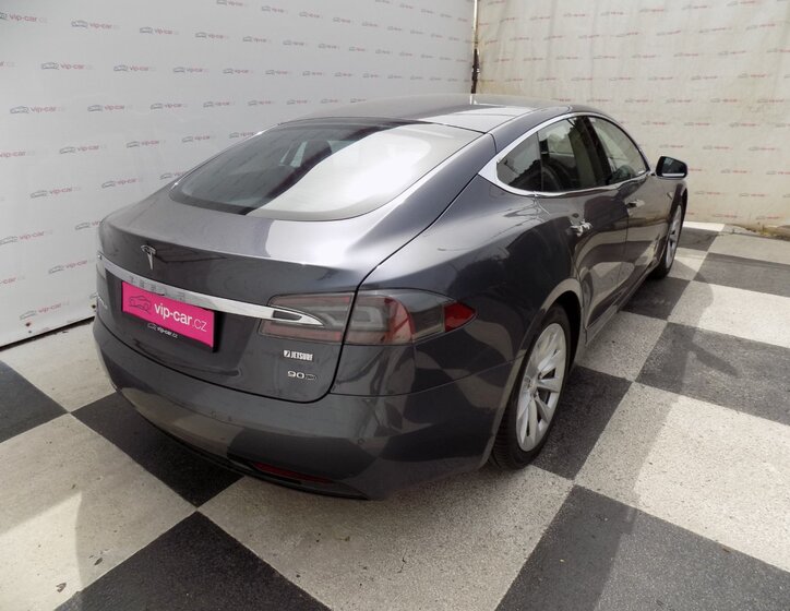 Tesla Model S 7