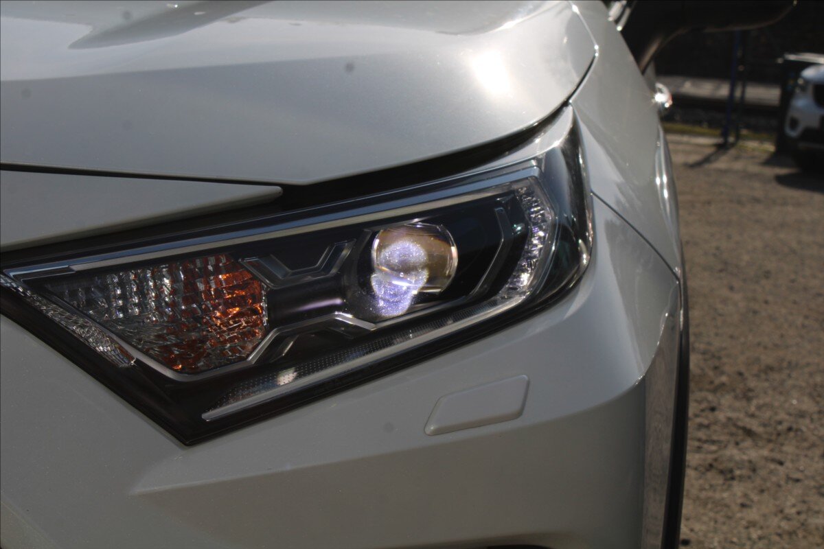 Toyota RAV4 SUV 2,0 l 129 kw