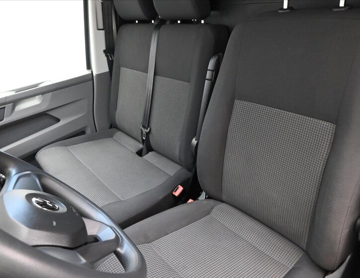 Volkswagen Transporter Skříň 2,0 l 110 kw