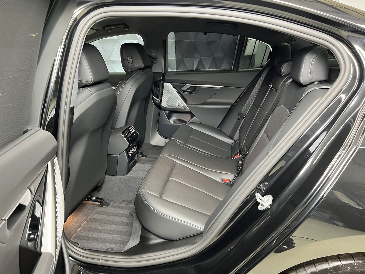 BMW Ostatní Sedan / Limuzína 0,0 290 kw