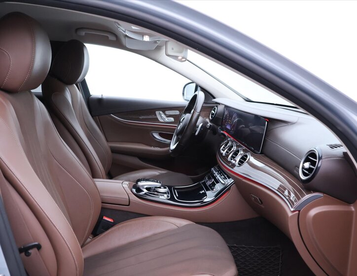 Mercedes-Benz Třídy E Sedan / Limuzína 2,0 l 135 kw