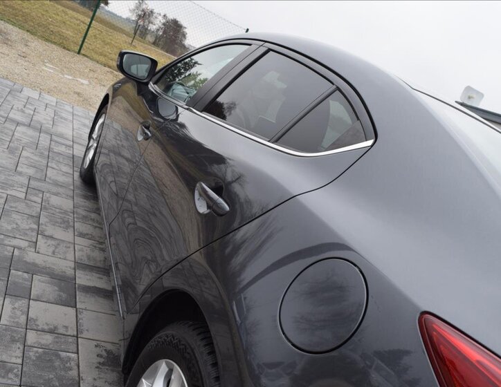 Mazda 3 Sedan / Limuzína 1,5 l 74 kw