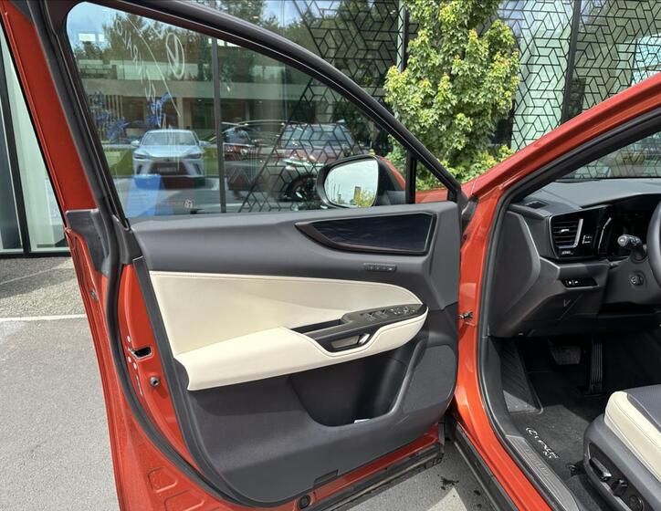 Lexus NX 450h plus 7