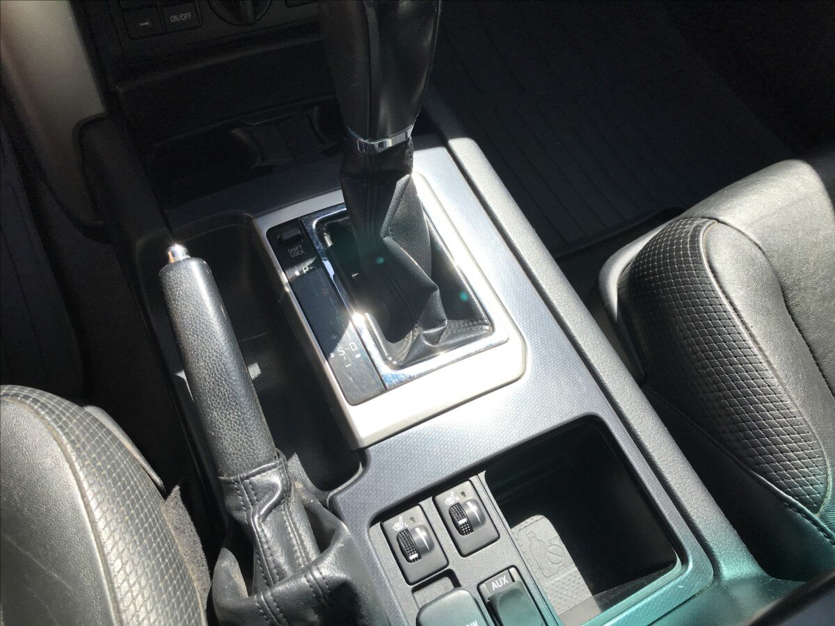 Toyota Land Cruiser Kombi 3,0 l 127 kw