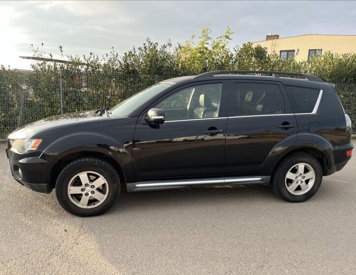 Mitsubishi Outlander 4