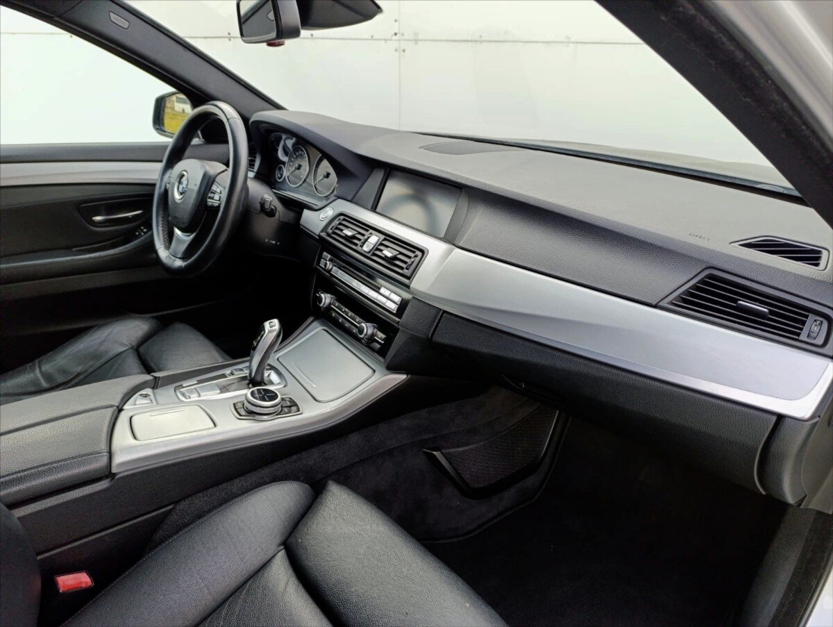 BMW Řada 5 Sedan 3,0 l 180 kw