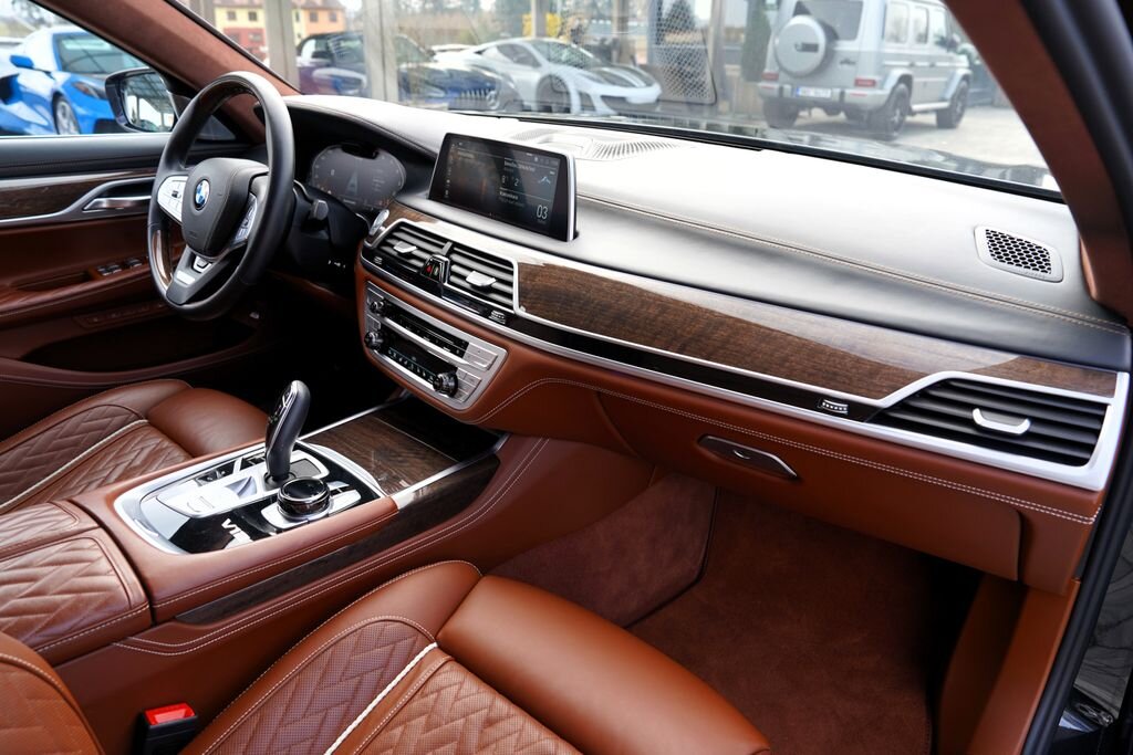 BMW Řada 7 Sedan / Limuzína 6,6 l 430 kw