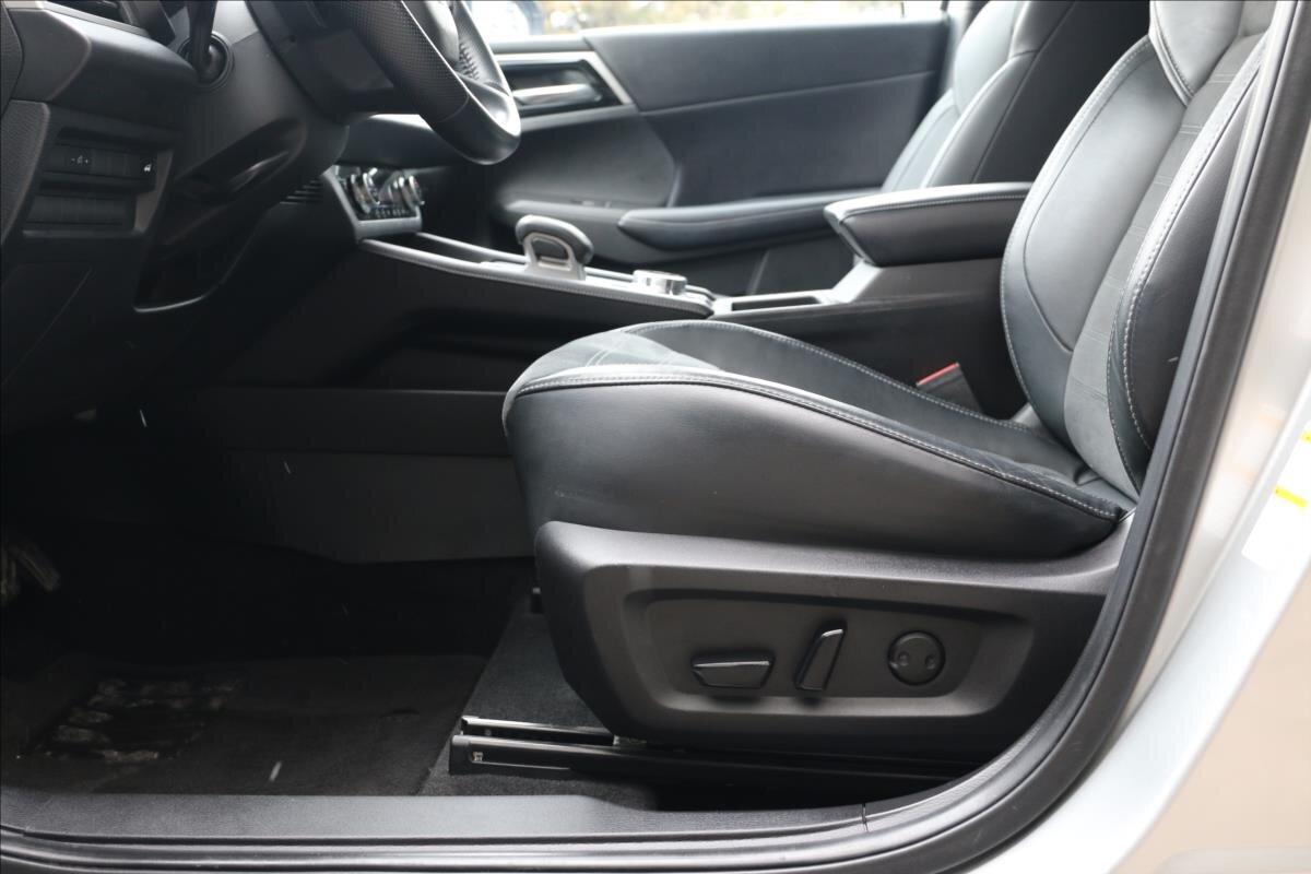 Mitsubishi Outlander SUV / Terénní 2,4 l 162 kw