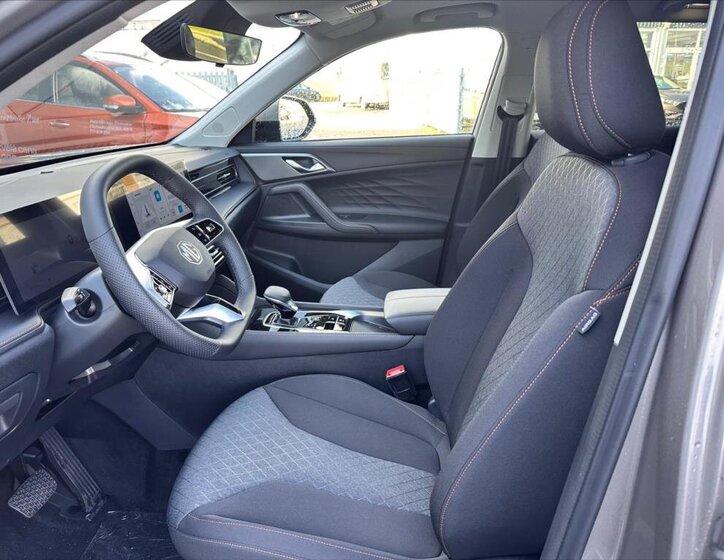 MG HS SUV / Terénní 1,5 l 125 kw