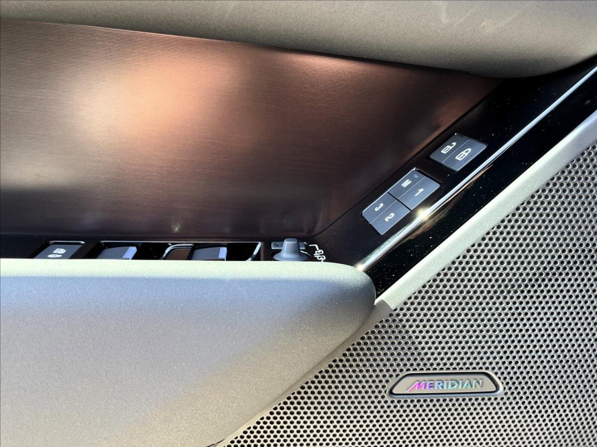 Land Rover Range Rover Velar SUV 2,0 l 150 kw