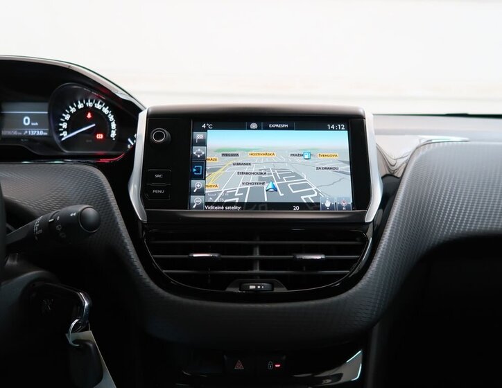 Peugeot 208 Hatchback 1,2 l 81 kw