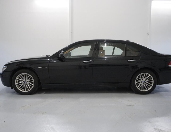BMW Řada 7 Sedan 6,0 l 327 kw