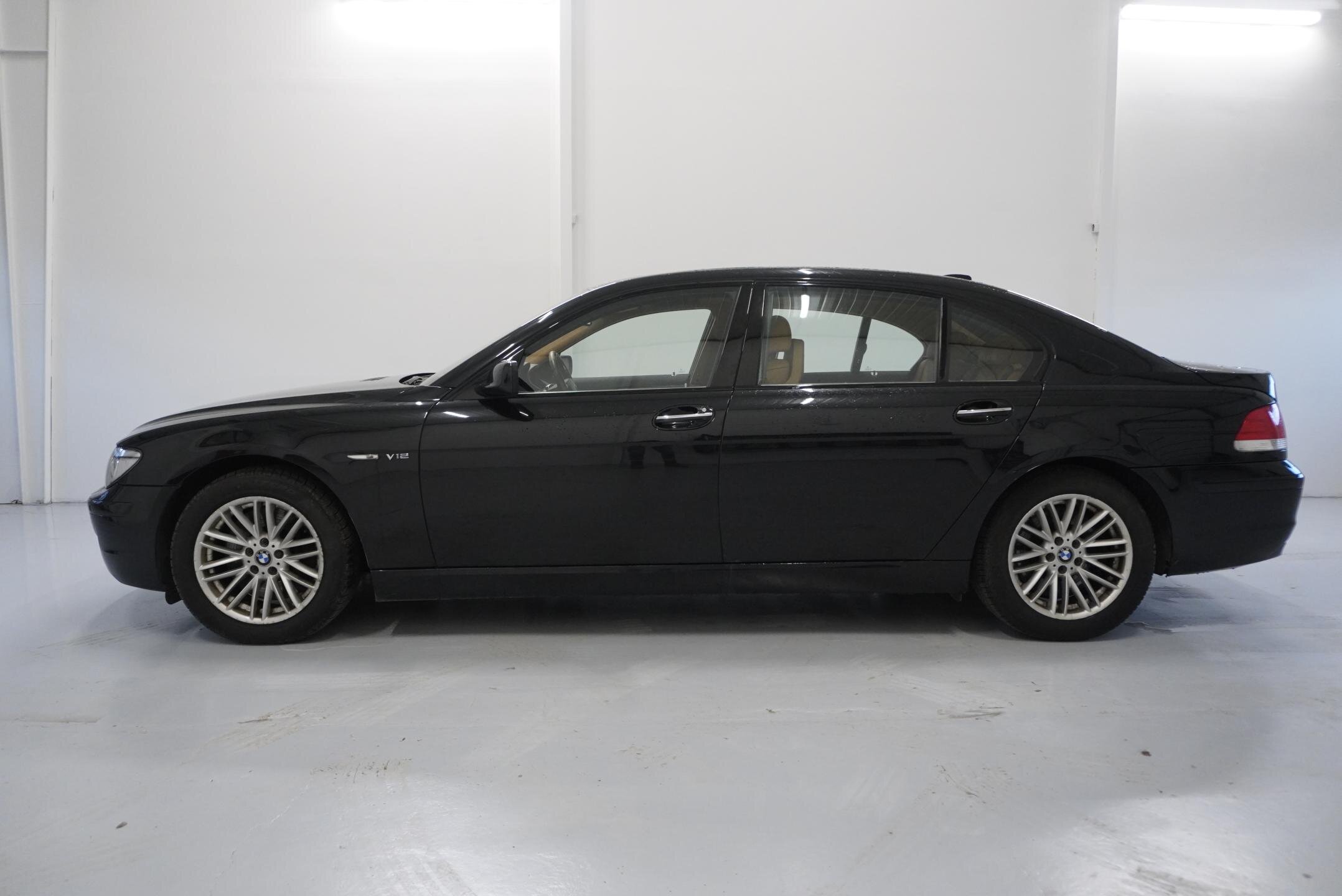 BMW Řada 7 Sedan 6,0 l 327 kw