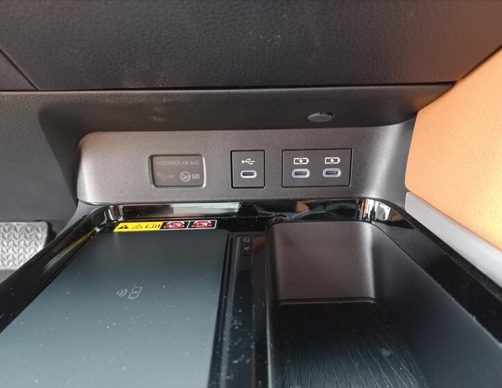 Toyota Camry Sedan / Limuzína 2,5 l 137 kw