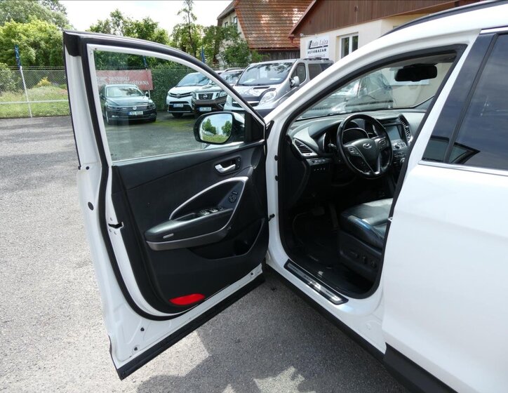 Hyundai Grand Santa Fe 24