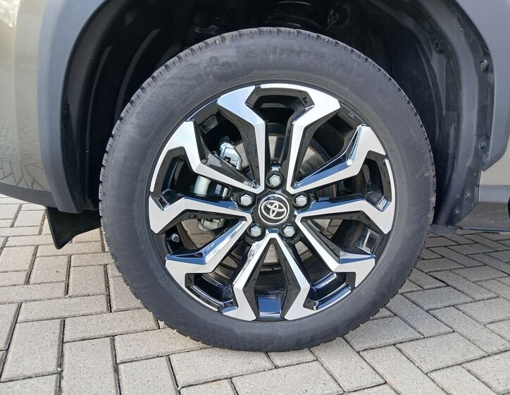 Toyota Yaris Cross SUV 1,5 l 68 kw