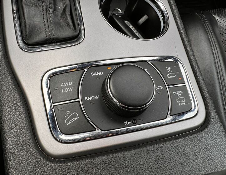 Jeep Grand Cherokee 32