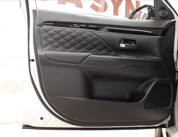 Mitsubishi Outlander 9