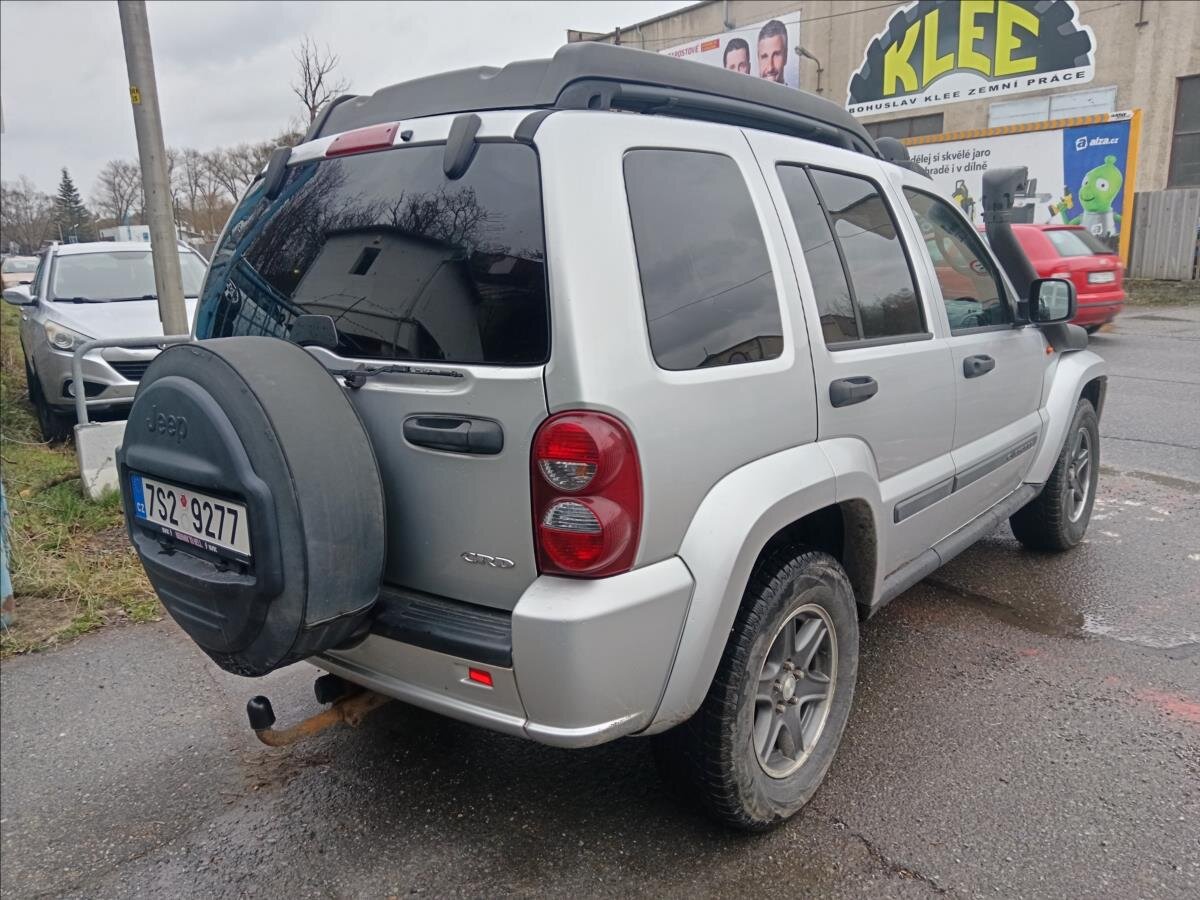 Jeep Cherokee Kombi 2,8 l 120 kw
