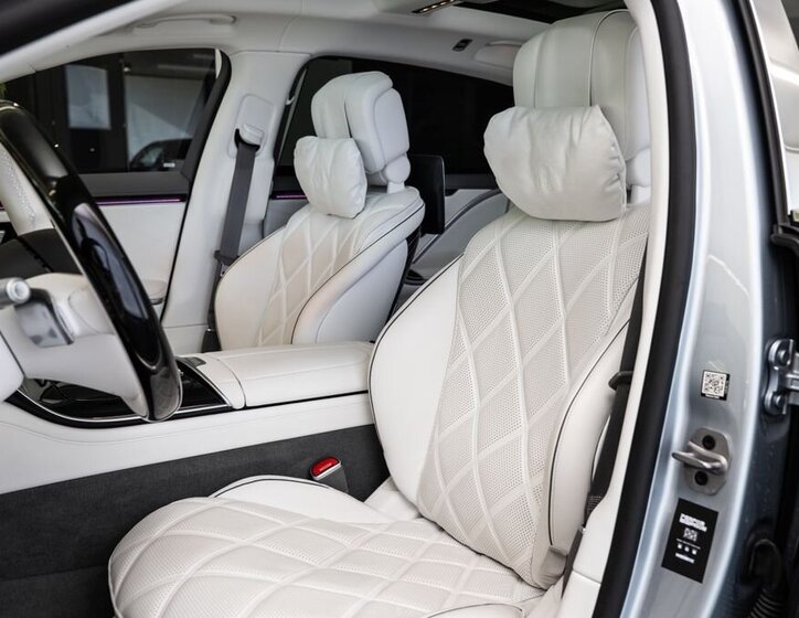 Mercedes-Benz Ostatní Sedan / Limuzína 6,0 l 450 kw