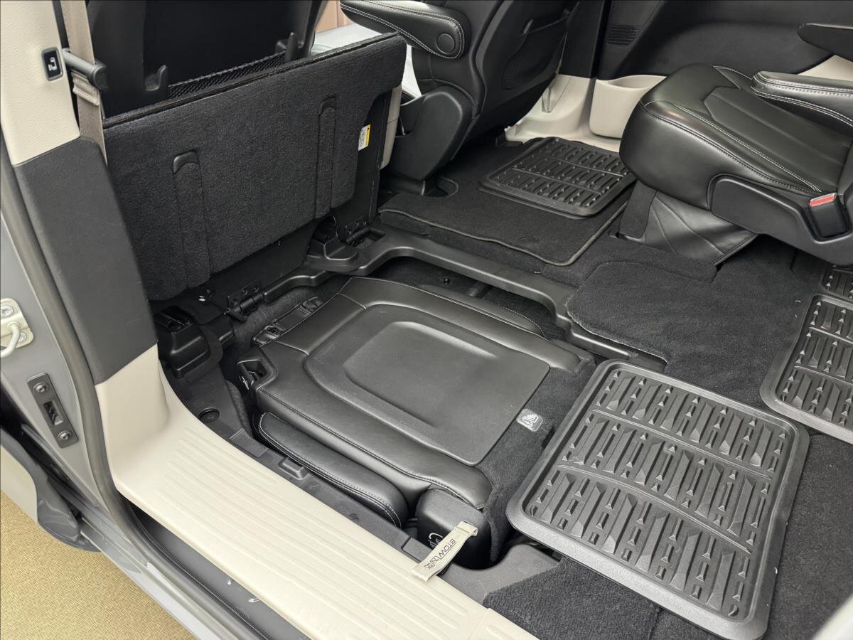 Chrysler Pacifica MPV 3,6 l 214 kw