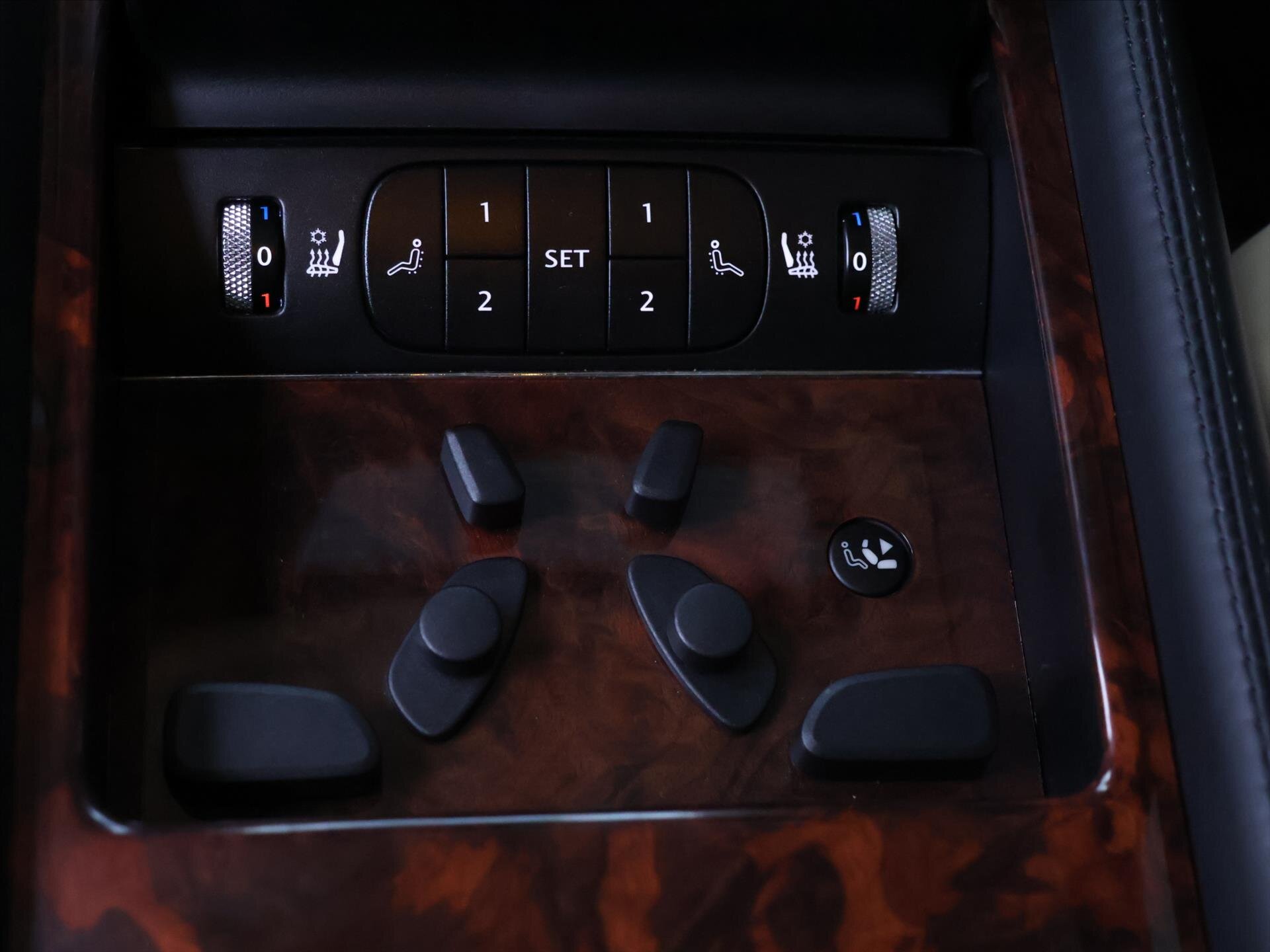 Bentley Continental Flying Spur Sedan 6,0 l 412 kw