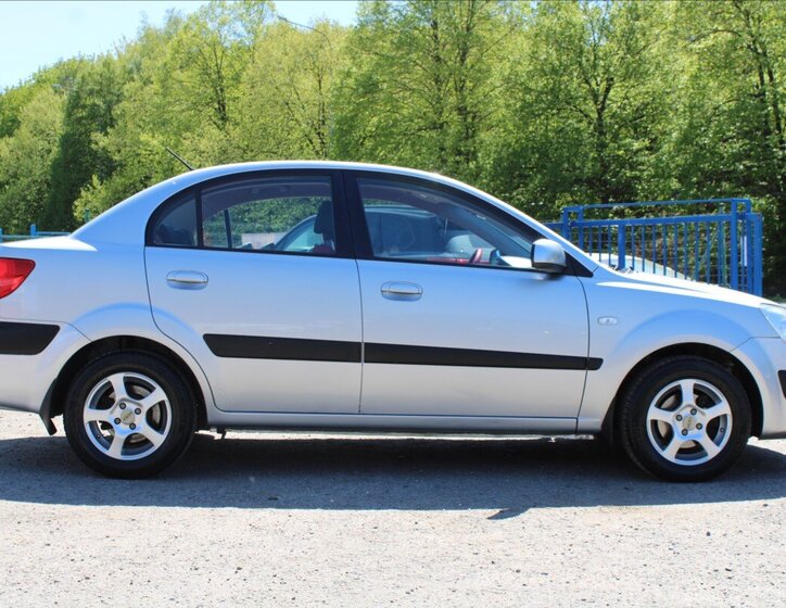 KIA Rio Sedan / Limuzína 1,4 l 71 kw