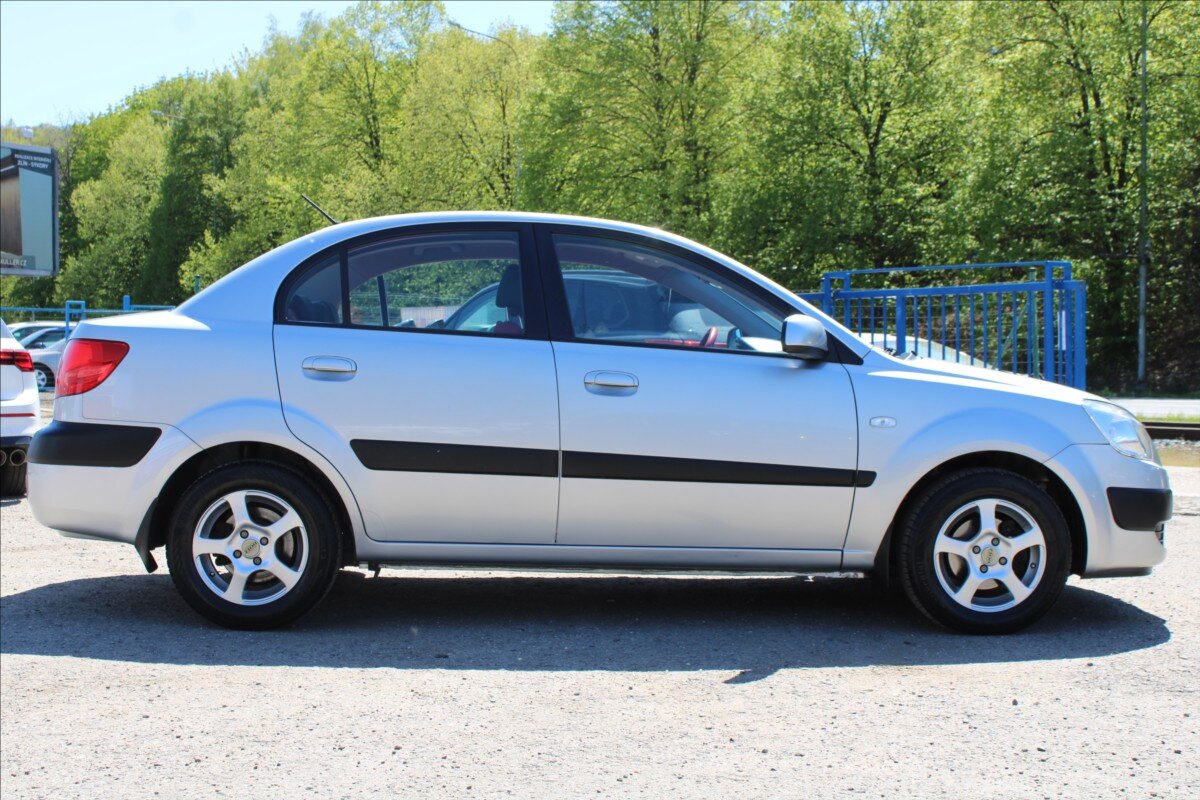 KIA Rio Sedan / Limuzína 1,4 l 71 kw