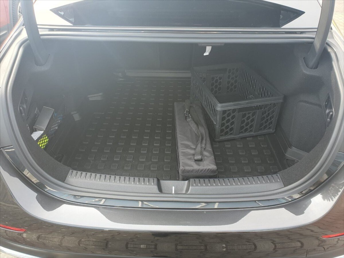 Mercedes-Benz Třídy E Sedan / Limuzína 2,0 l 145 kw