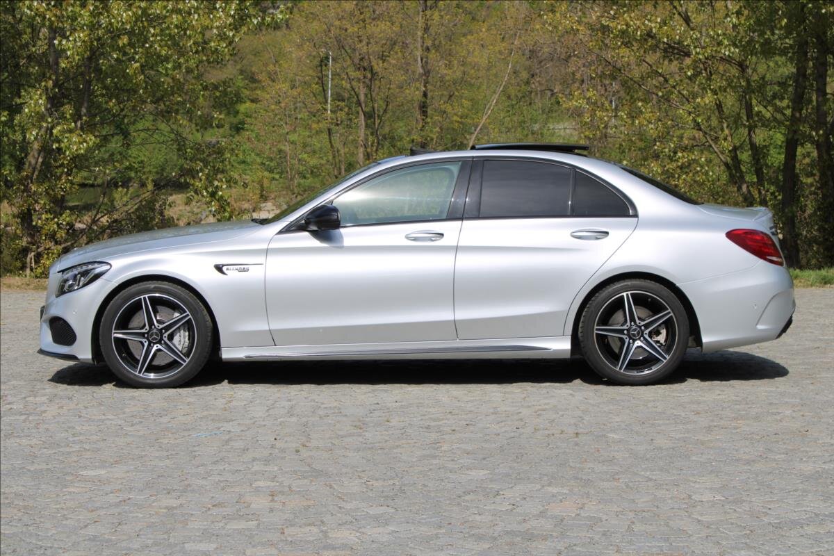 Mercedes-Benz Třídy C Sedan / Limuzína 3,0 l 270 kw
