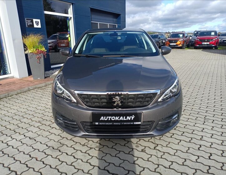 Peugeot 308 Hatchback 1,2 l 81 kw