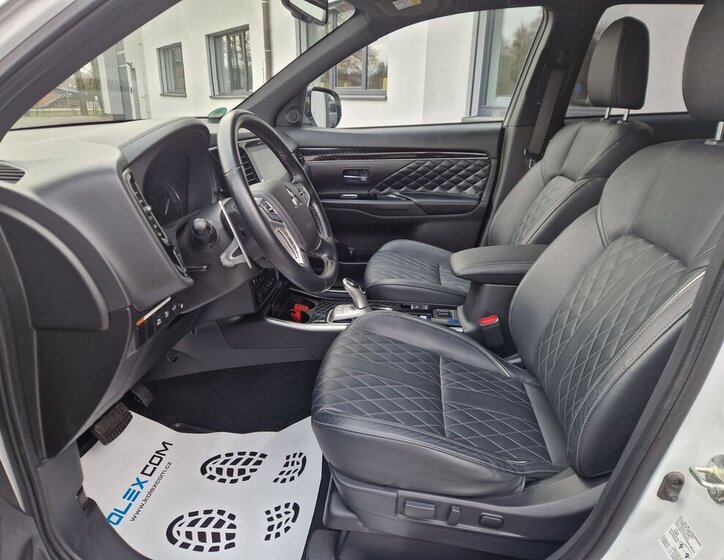 Mitsubishi Outlander SUV / Terénní 2,4 l 165 kw