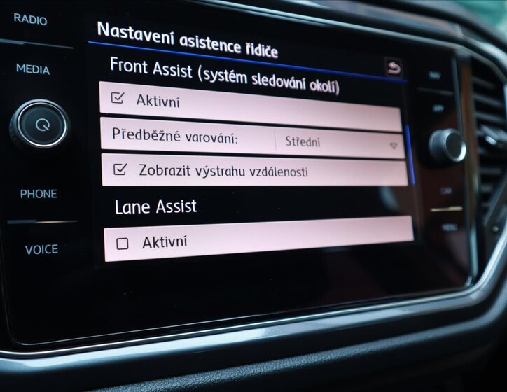 Volkswagen T-Roc CUV / Crossover 1,5 l 110 kw