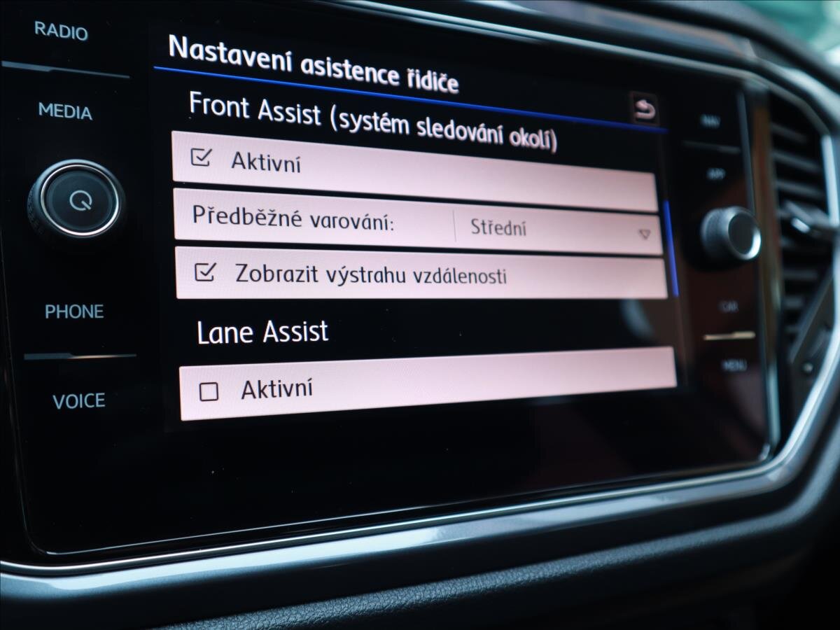 Volkswagen T-Roc CUV / Crossover 1,5 l 110 kw