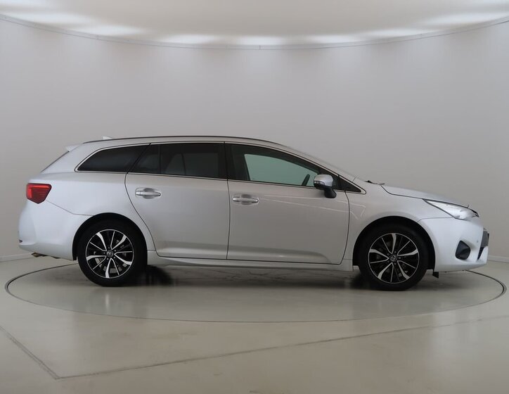 Toyota Avensis Kombi 2,0 l 105 kw