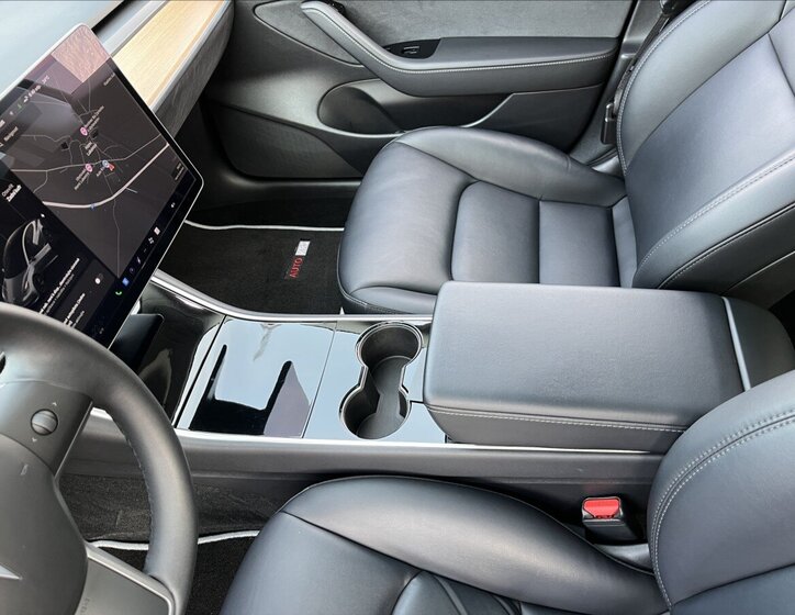 Tesla Model 3 Ostatní 0,0 239 kw