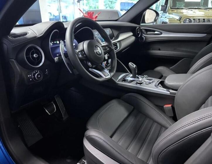 Alfa Romeo Stelvio 6