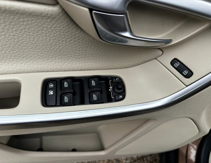 Volvo XC60 SUV / Terénní 2,4 l 136 kw