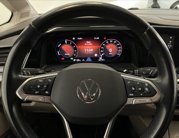 Volkswagen Multivan 14