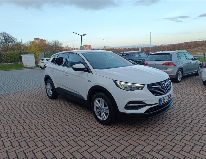 Opel Grandland X SUV / Terénní 1,2 l 96 kw