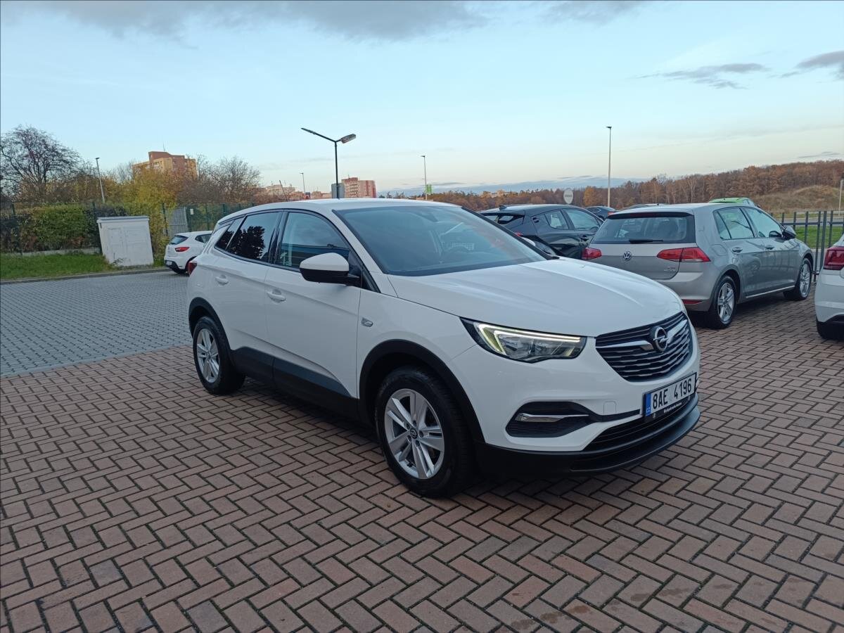 Opel Grandland X SUV / Terénní 1,2 l 96 kw